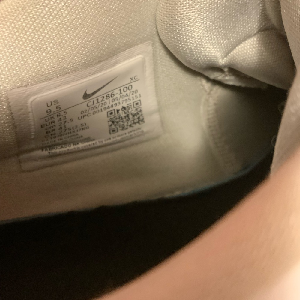 NIKE - Picture 7 of 8